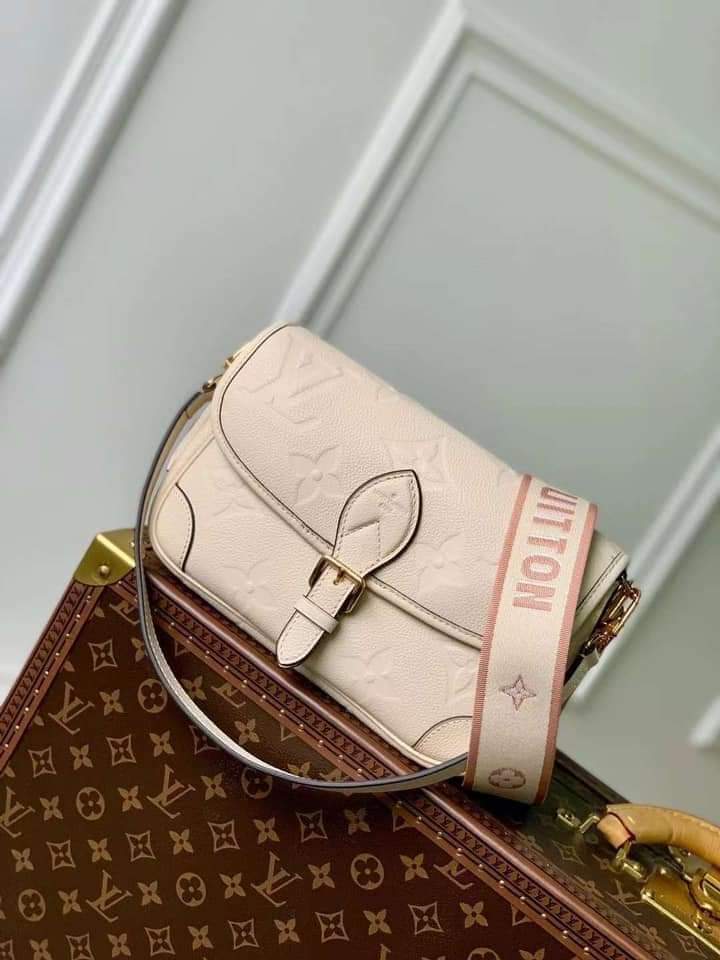 cream diane crossbody