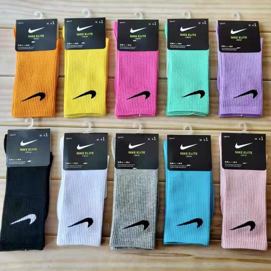 10 pairs of socks