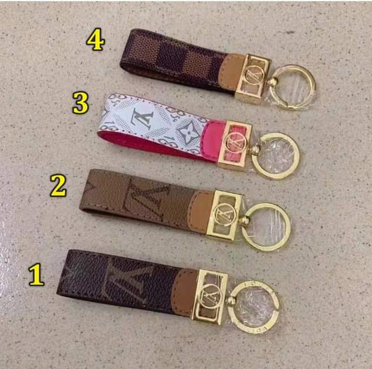 PREORDER ELL V PURSE KEYCHAINS FOUR