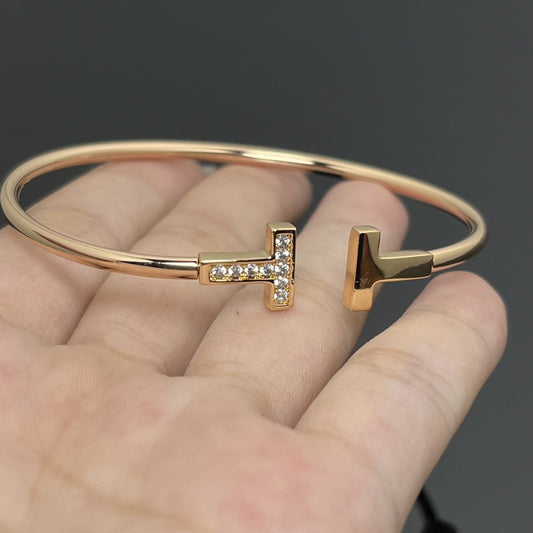 T gold bracelet with diamond