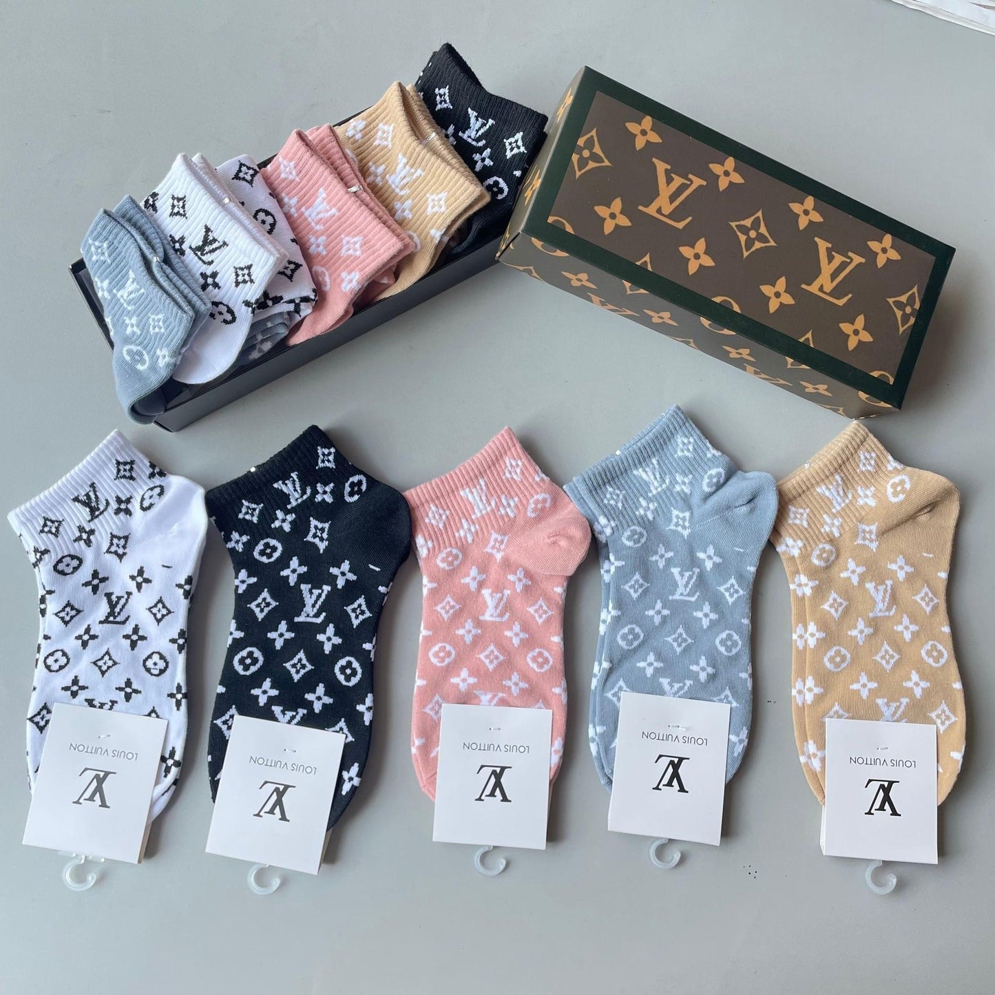 L boujee socks in box