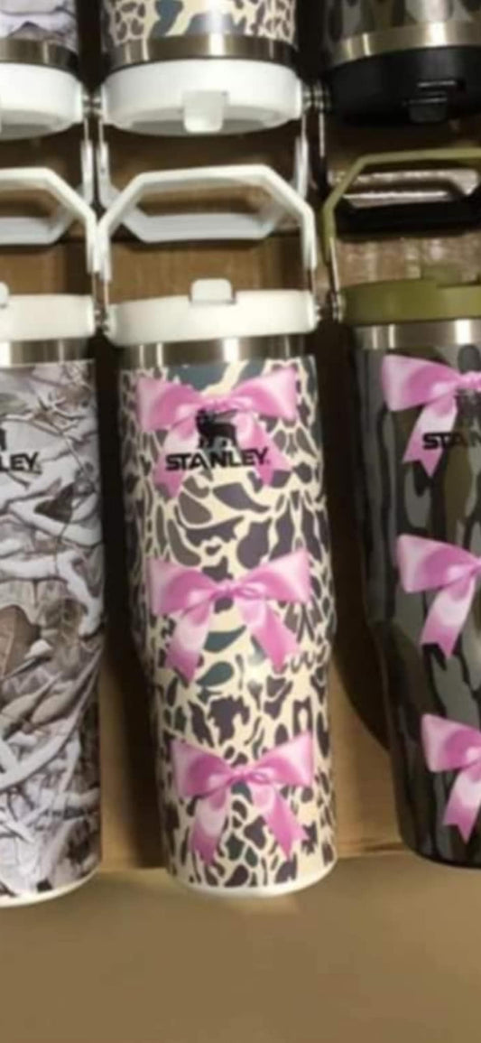 Light Camo with bows tumbler 40oz